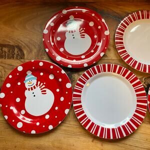Set of‎ 5 Red & White Plastic Christmas Snack Plates